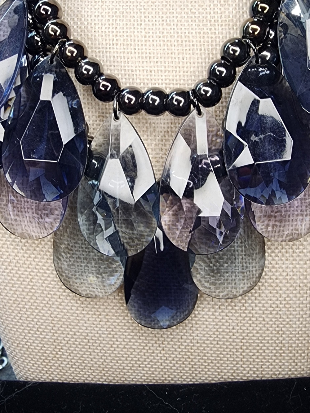 Joan Rivers Classics Collection Signed Blue Gray Lucite Teardrop Bib Statement - Picture 3 of 4